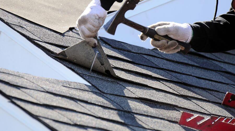 Professional gutter cleaning in Winnetka, IL